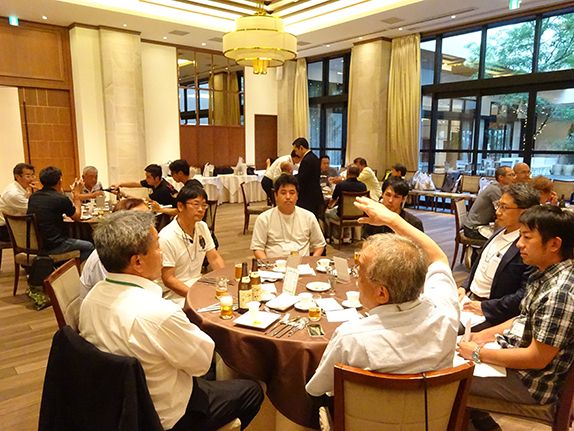 懇親会の様子